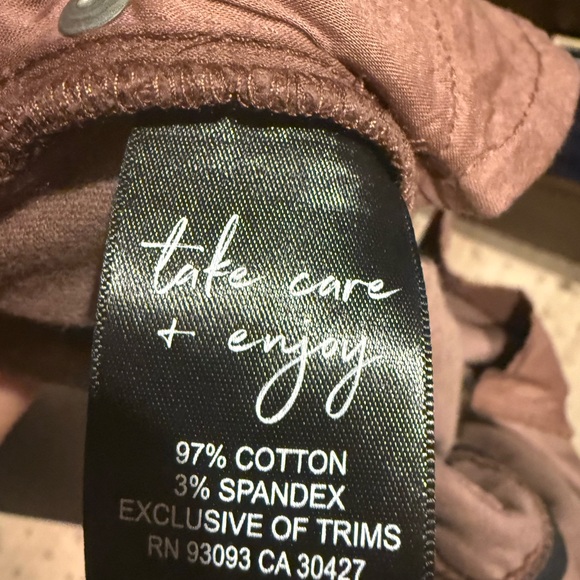 NIC+ZOE Women's Cropped Velvet like  Jeans in plum color - Picture 4 of 4